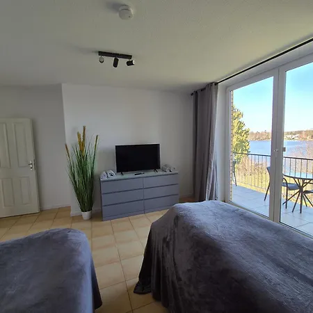 Monteurzimmer 1 Mit Seeblick * צוייטן